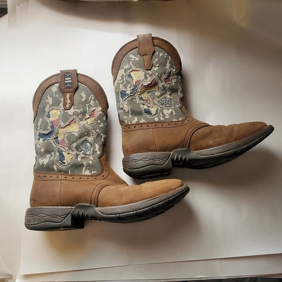 Cody James Brown and Gray Western Boots Camo. Sz 8.5 D . flag - Picture 13 of 16